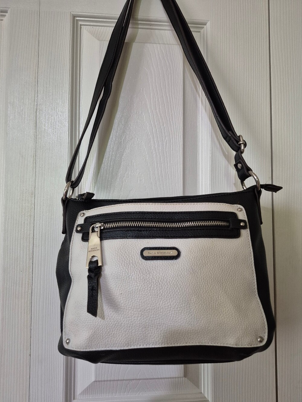 🐼 Dana buchman white and black crossbody faux leather